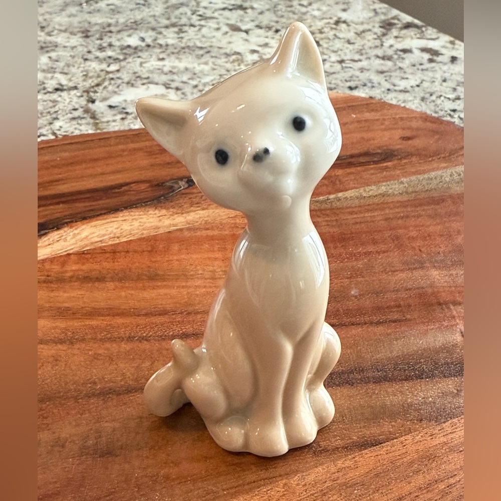 Vintage Otagiri (OMC) porcelain Siamese cat figurine- 1950’s/ 1960s